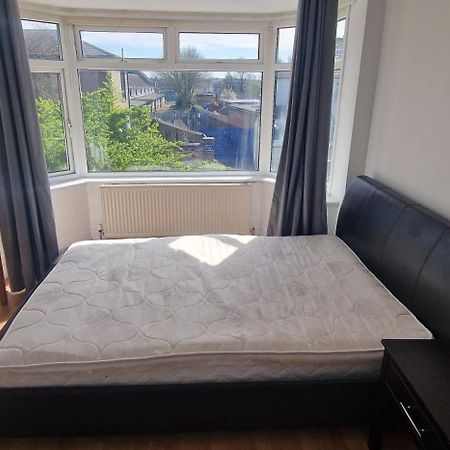 Ritz Place 3 Northolt  外观 照片